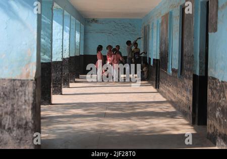 Baddi, Inde. 05th novembre 2019. Vue sur le couloir d'une école publique dans la zone rurale de l'Himachal Pradesh. Les enfants participent à des activités de classe dans une école publique de Baddi, une zone rurale de l'Himachal Pradesh. (Photo par Ayush chopra/SOPA Images/Sipa USA) crédit: SIPA USA/Alay Live News Banque D'Images