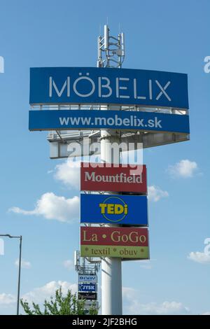 Levice, Slovaquie - 26 juin 2022 : Mobelix. Chaîne autrichienne de magasins de meubles. L'un des plus grands détaillants de meubles et d'accessoires pour la maison. Banque D'Images