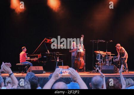 Vérone, Italie. 26th juin 2022. Trio Avishai Cohen pendant LE TRIO AVISHAI COHEN, concert de musique à Vérone, Italie, 26 juin 2022 crédit: Agence de photo indépendante/Alamy Live News Banque D'Images