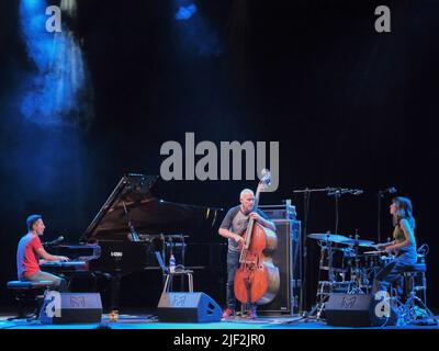 Vérone, Italie. 26th juin 2022. Trio Avishai Cohen pendant LE TRIO AVISHAI COHEN, concert de musique à Vérone, Italie, 26 juin 2022 crédit: Agence de photo indépendante/Alamy Live News Banque D'Images