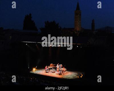 Vérone, Italie. 26th juin 2022. Trio Avishai Cohen pendant LE TRIO AVISHAI COHEN, concert de musique à Vérone, Italie, 26 juin 2022 crédit: Agence de photo indépendante/Alamy Live News Banque D'Images