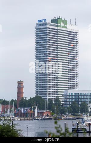 Ancien phare, Hôtel Maritim, Travemünde, Lübeck, Schleswig-Holstein, Allemagne Banque D'Images