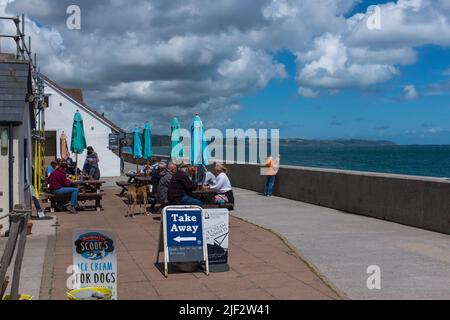 Le pub Start Bay Inn à Torcross, Start Bay à Devon est célèbre pour ses poissons et frites locaux Banque D'Images