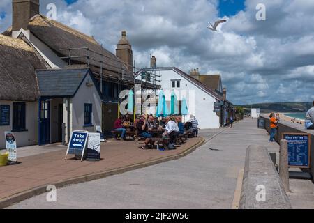 Le pub Start Bay Inn à Torcross, Start Bay à Devon est célèbre pour ses poissons et frites locaux Banque D'Images