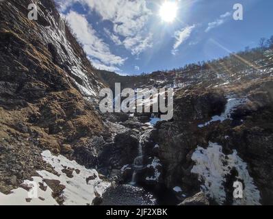 Chutes de Kjossossen en mai, Myrdal, Norvège Banque D'Images