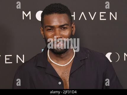Los Angeles, États-Unis. 28th juin 2022. Donny Savage arrive à la première MOONHAVEN de l'AMC, qui a eu lieu mardi à 28 juin 2022, dans l'ouest de Hollywood, à West Hollywood, en Californie. (Photo par Sthanlee B. Mirador/Sipa USA) crédit: SIPA USA/Alay Live News Banque D'Images