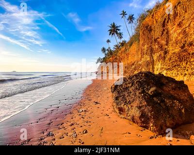 Red Cliff Beach ou Pha Daeng dans la baie d'Ao Thung Sarng, Chumphon, Thaïlande Banque D'Images