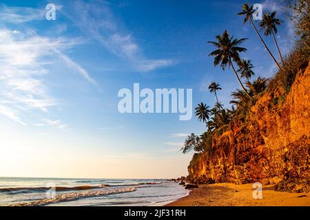 Red Cliff Beach ou Pha Daeng dans la baie d'Ao Thung Sarng, Chumphon, Thaïlande Banque D'Images