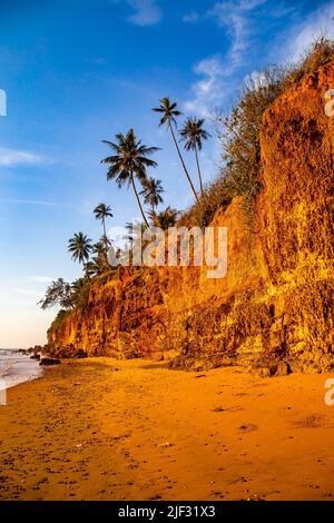 Red Cliff Beach ou Pha Daeng dans la baie d'Ao Thung Sarng, Chumphon, Thaïlande Banque D'Images