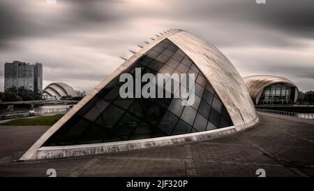 Le front de mer au centre scientifique de Glasgow avec l'IMAX et Armidillo en arrière-plan Banque D'Images