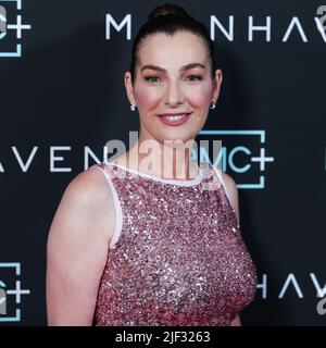 WEST HOLLYWOOD, LOS ANGELES, CALIFORNIE, États-Unis - JUIN 28 : l'actrice israélienne Ayelet Zurer arrive à la première de Los Angeles de la série originale d'AMC 'Moonhaven' qui s'est tenue à l'hôtel de Londres West Hollywood à Beverly Hills sur 28 juin 2022 à West Hollywood, Los Angeles, Californie, États-Unis. (Photo de Xavier Collin/image Press Agency) Banque D'Images