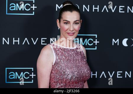 WEST HOLLYWOOD, LOS ANGELES, CALIFORNIE, États-Unis - JUIN 28 : l'actrice israélienne Ayelet Zurer arrive à la première de Los Angeles de la série originale d'AMC 'Moonhaven' qui s'est tenue à l'hôtel de Londres West Hollywood à Beverly Hills sur 28 juin 2022 à West Hollywood, Los Angeles, Californie, États-Unis. (Photo de Xavier Collin/image Press Agency) Banque D'Images