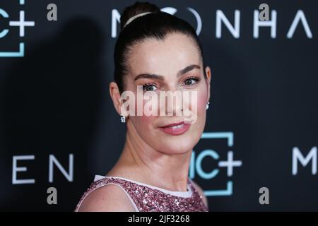 WEST HOLLYWOOD, LOS ANGELES, CALIFORNIE, États-Unis - JUIN 28 : l'actrice israélienne Ayelet Zurer arrive à la première de Los Angeles de la série originale d'AMC 'Moonhaven' qui s'est tenue à l'hôtel de Londres West Hollywood à Beverly Hills sur 28 juin 2022 à West Hollywood, Los Angeles, Californie, États-Unis. (Photo de Xavier Collin/image Press Agency) Banque D'Images