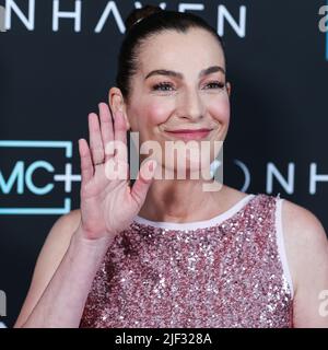 WEST HOLLYWOOD, LOS ANGELES, CALIFORNIE, États-Unis - JUIN 28 : l'actrice israélienne Ayelet Zurer arrive à la première de Los Angeles de la série originale d'AMC 'Moonhaven' qui s'est tenue à l'hôtel de Londres West Hollywood à Beverly Hills sur 28 juin 2022 à West Hollywood, Los Angeles, Californie, États-Unis. (Photo de Xavier Collin/image Press Agency) Banque D'Images