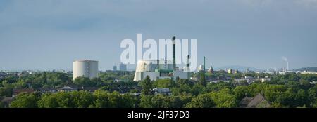 Le paysage industriel de Duisburg Wanheim, centrale à gaz avec accumulateur de vapeur et tour de refroidissement, peut également fonctionner avec du fioul Banque D'Images