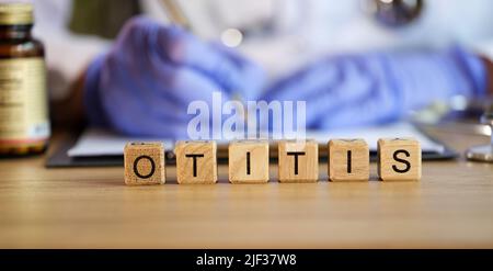 ENT et traitement de l'otite purulente en médecine Banque D'Images