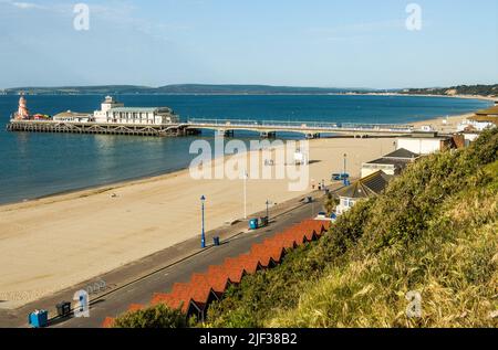 Bournemouth Pier dans la station balnéaire populaire de Bournemouth, Royaume-Uni, Angleterre, East Sussex, Bournemouth Banque D'Images