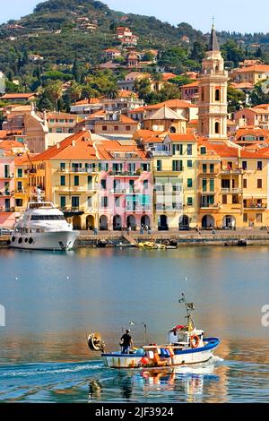 Vue sur Oneglia, Italie, Ligurie, Parc national des Cinque Terre, Oneglia Banque D'Images