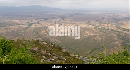 Panorama sur le col de VanRhyn avec vue sur le Knersvlakte près de Nieuwoudtville dans le Cap nord de l'Afrique du Sud Banque D'Images