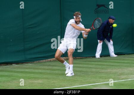 Wimbledon, Royaume-Uni, 28 juin 2022 : le joueur de tennis britannique Liam Broady en action sur le court 17 aux championnats de tennis de Wimbledon. Le joueur né à Stockport, âgé de 28 ans, a battu Lukas Klein en 5 pour participer au premier tour du tournoi. Anna Watson/Alay Live News Banque D'Images