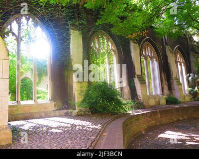 Ancien château abandonné à Londres, Angleterre, Royaume-Uni. Londres ville lieux cachés. Saint-Dunstan dans le jardin de l'église est Banque D'Images