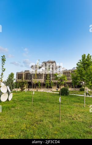 Pristina, Kosovo - juin 2022 - Bibliothèque nationale du Kosovo à Pristina. La bibliothèque est l'un des sites les plus célèbres de Pristina, au Kosovo Banque D'Images