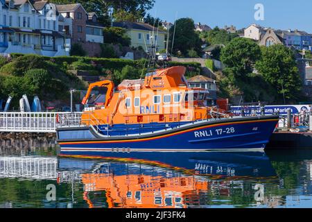 Europe, Royaume-Uni, Angleterre, Devon, Torbay, Marina Brixham avec Lifeboat amarré RNLI 17-28 'Alec and Christina dykes' Banque D'Images