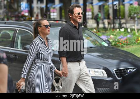 Munich, Allemagne. 28th juin 2022. Felix Klare (acteur) avec la femme Zora Thiessen (actrice). Réception ZDF / rassemblement au bar H'ugo à l'occasion du Festival du film de Munich sur 28 juin 2022 crédit: dpa/Alamy Live News Banque D'Images