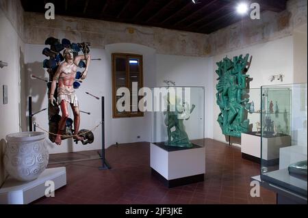 2021 mai 16 - Italie. Lombardie. Laveno Mombello - Musée international de la céramique de MIDeC. Orpheus enchanter du céramiste Angelo Biancini. Banque D'Images