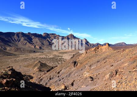 Ténérife, vue sur les vieux cageots de Canadas del Teide reste du chemin de randonnée de l'ascension de la montagne de Guajara Banque D'Images