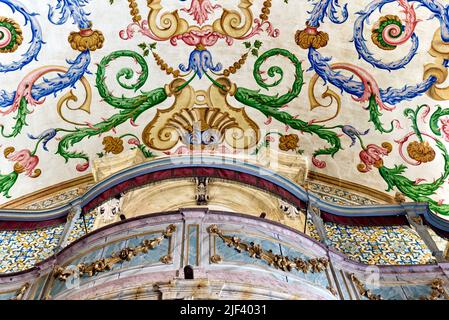 Plafond de la chapelle Saint-Michel de l'Université de Coimbra, Portugal Banque D'Images