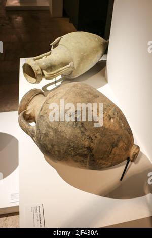 La Vieille Charité Marseille : exposition Objets migrateurs de 8 avril à 16 octobre, 2022 - Massélète amphora 4nd Century BC Banque D'Images