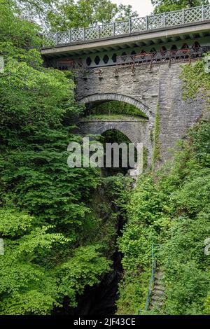 Les trois ponts construits les uns sur les autres au pont Devil's Bridge, près d'Aberystwyth, Ceredigion, pays de Galles Banque D'Images