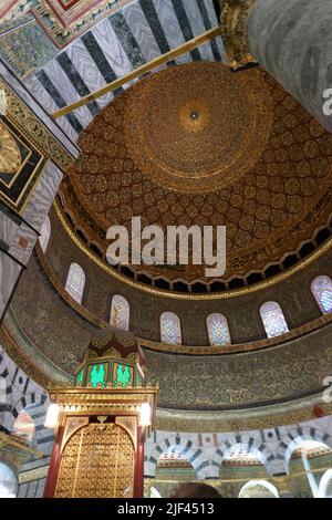 L'intérieur du Dôme du Rocher, un sanctuaire islamique dans la vieille ville de Jérusalem, Photographie de Dennis Brack Banque D'Images