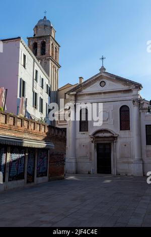 Venise, Italie - 06 11 2022 : église de San Simeone Profeta à Venise, le matin de l'été. Banque D'Images