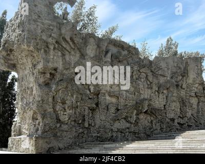 Mamaev Kurgan est une colline qui abrite un mémorial pour célébrer la bataille de Stalingrad célèbre pour la statue, 85 mètres de haut calledLes appels de la mère patrie Banque D'Images