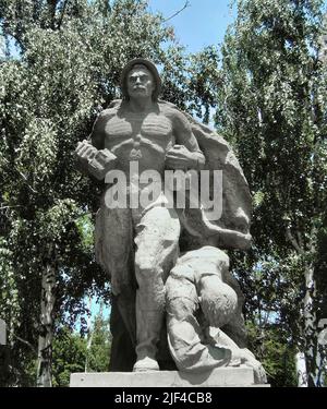 Mamaev Kurgan est une colline qui abrite un mémorial pour célébrer la bataille de Stalingrad célèbre pour la statue, 85 mètres de haut calledLes appels de la mère patrie Banque D'Images