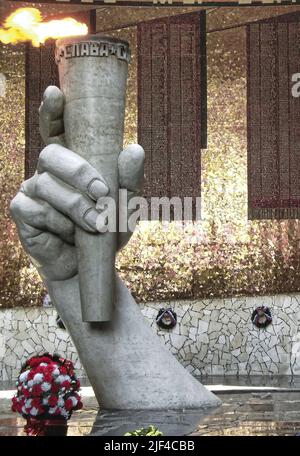 Mamaev Kurgan est une colline qui abrite un mémorial pour célébrer la bataille de Stalingrad célèbre pour la statue, 85 mètres de haut calledLes appels de la mère patrie Banque D'Images