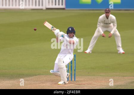 29 juin 2022. Londres, Royaume-Uni. La battante Jordan Cox de Kent, tandis que Surrey, prend Kent au championnat du comté de Kia Oval, quatrième jour. David Rowe/Alay Live News Banque D'Images