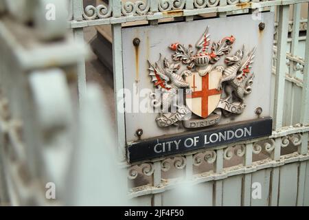 Plaque sculptée des armoiries de la ville de Londres, sculptée avec Domine Dirige nos, Lord Guide US UK Banque D'Images