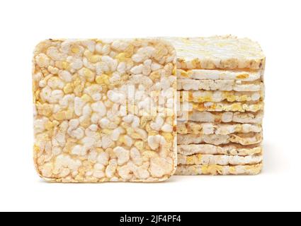 Pile de grains entiers soufflé croustillant isolated on white Banque D'Images