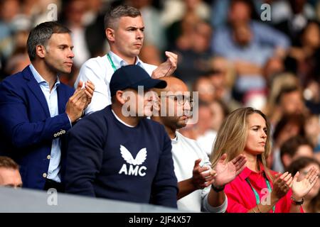 Kimberly Murray (à droite), épouse d'Andy Murray en Grande-Bretagne, pendant le troisième jour des Championnats de Wimbledon 2022 au All England Lawn tennis and Croquet Club, Wimbledon. Date de la photo: Mercredi 29 juin 2022. Banque D'Images