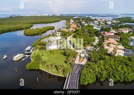 Fort ft. Myers Florida,Connie Mack Island clôturé communauté privée maisons aménagement empiétement,marécages Punta Rassa Cove Golfe du Mexique,aeria Banque D'Images