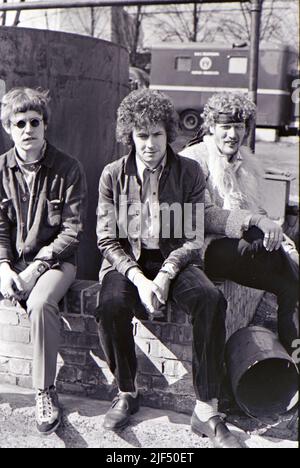 GROUPE rock CREAM UK en avril 1967. Depuis la gauche : Jack Bruce, Eric Clapton, Ginger Baker. Banque D'Images