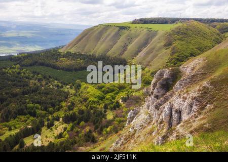 Vue panoramique sur les pistes de la chaîne de Borgustan, Caucase, Russie Banque D'Images