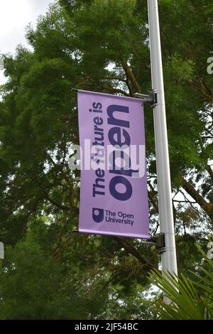 Avis sur l'Open University Campus à Walton Hall à Milton Keynes: "L'avenir est ouvert". Banque D'Images