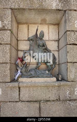 Sculpture de Saint-Georges sur la Plaza de San Jorge à Caceres, Estrémadure, Espagne Banque D'Images