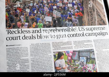 "Téméraire et répréhensible : LA Cour suprême AMÉRICAINE s'occupe de la campagne du contrôle des armes à feu", le journal Guardian, titre Uvalde Guns article du 23 juin 2022 Royaume-Uni Banque D'Images