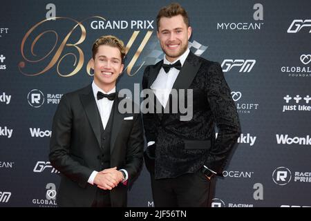 Londres, Royaume-Uni . 29 juin 2022 . AJ Pritchard et Curtis Pritchard photographiés lors du bal du Grand Prix annuel 12th à l'aide de la Global Gift Foundation qui s'est tenue au Hurlingham Club. Crédit : Alan D West/Alay Live News Banque D'Images