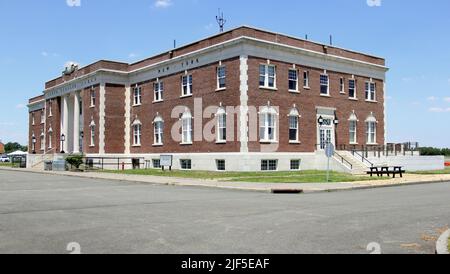 Floyd Bennett Field, bâtiment art déco de l'ancien terminal principal, façade d'entrée côté ville, New York, NY, États-Unis Banque D'Images